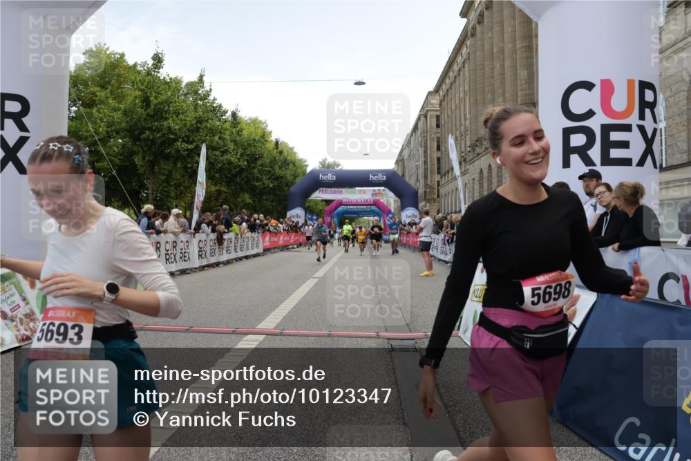 06.09.2026 - CURREX Alsterlauf Yannick Fuchs http://msf.ph/oto/10123347 06.09.2026 10:02:47 Ziel 2702, 2954, 3028, 3221, 3222, 4263, 5693, 5698, 6120, 6219, 6431, 8121, 8147, 8244, 8282, 8305 meine-sportfotos.de