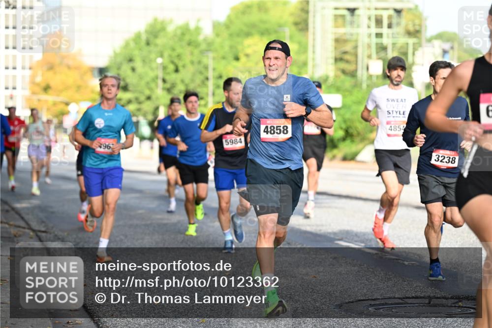 06.09.2026 - CURREX Alsterlauf Dr. Thomas Lammeyer http://msf.ph/oto/10123362 06.09.2026 09:39:30 Laufen 96, 5984, 4858, 4854, 3238 meine-sportfotos.de