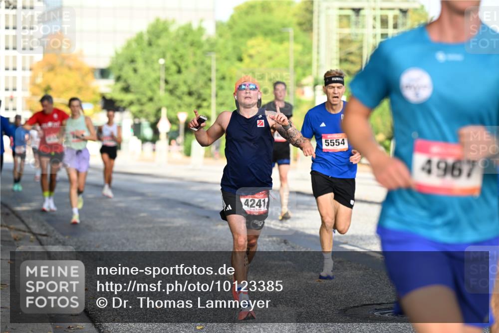 06.09.2026 - CURREX Alsterlauf Dr. Thomas Lammeyer http://msf.ph/oto/10123385 06.09.2026 09:39:33 Laufen 4241, 5554, 4967 meine-sportfotos.de