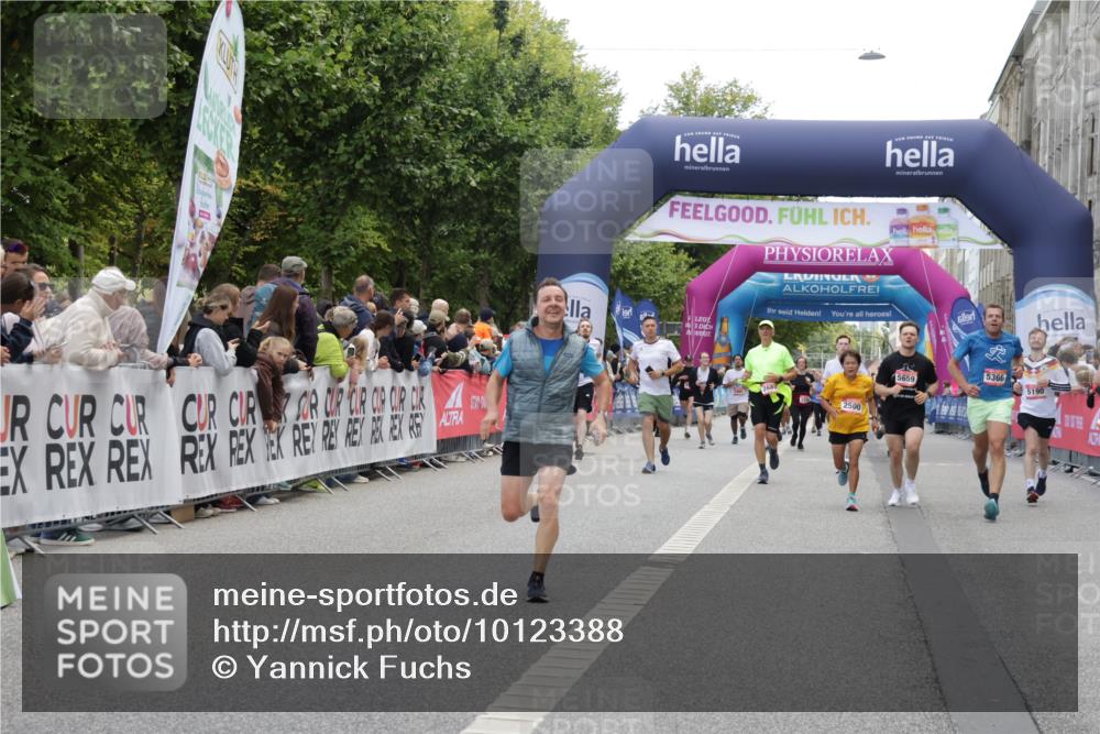 06.09.2026 - CURREX Alsterlauf Yannick Fuchs http://msf.ph/oto/10123388 06.09.2026 10:02:48 Ziel 2500, 2702, 2954, 3221, 3222, 4263, 5366, 5693, 5698, 6120, 6219, 8121, 8147, 8244, 8282, 8305 meine-sportfotos.de