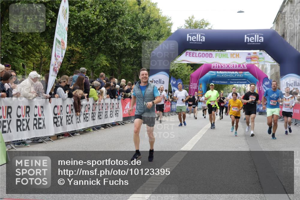 06.09.2026 - CURREX Alsterlauf Yannick Fuchs http://msf.ph/oto/10123395 06.09.2026 10:02:49 Ziel 2500, 3221, 3222, 5190, 5366, 5659, 5693, 5698, 6120, 6219, 8121, 8147, 8282, 8305 meine-sportfotos.de