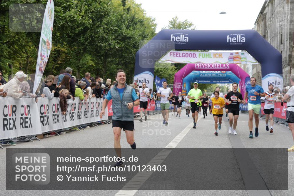 06.09.2026 - CURREX Alsterlauf Yannick Fuchs http://msf.ph/oto/10123403 06.09.2026 10:02:49 Ziel 2500, 3221, 3222, 5190, 5366, 5659, 5693, 5698, 6120, 6219, 8121, 8147, 8282, 8305 meine-sportfotos.de
