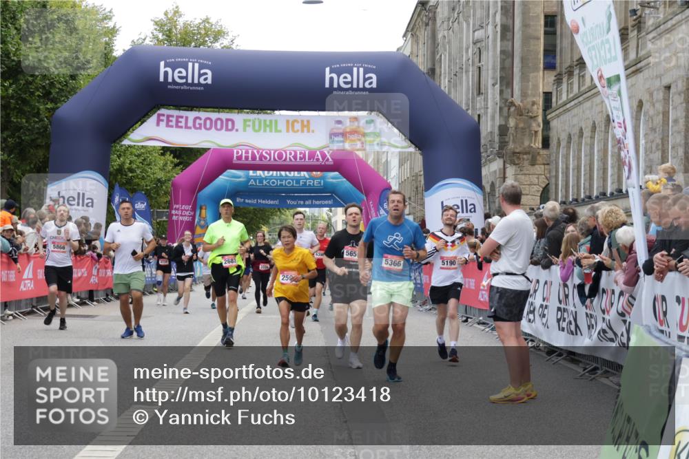 06.09.2026 - CURREX Alsterlauf Yannick Fuchs http://msf.ph/oto/10123418 06.09.2026 10:02:49 Ziel 2500, 3221, 3222, 5190, 5366, 5659, 5693, 5698, 6120, 6219, 8121, 8147, 8282, 8305 meine-sportfotos.de