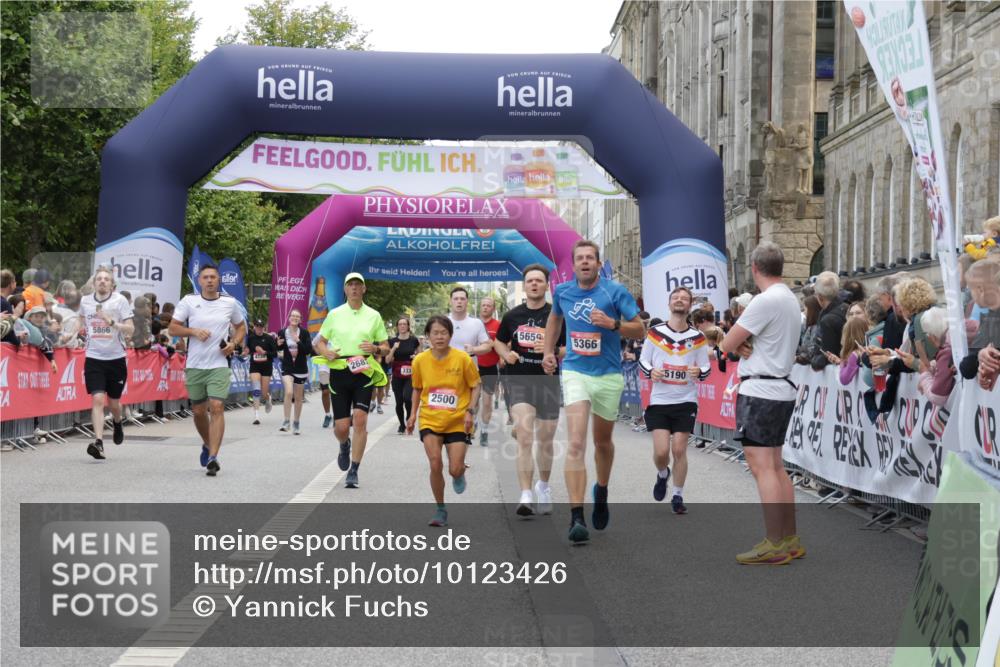 06.09.2026 - CURREX Alsterlauf Yannick Fuchs http://msf.ph/oto/10123426 06.09.2026 10:02:50 Ziel 2500, 2687, 5190, 5366, 5659, 5693, 5698, 5866, 6219, 8147, 8282, 8305 meine-sportfotos.de