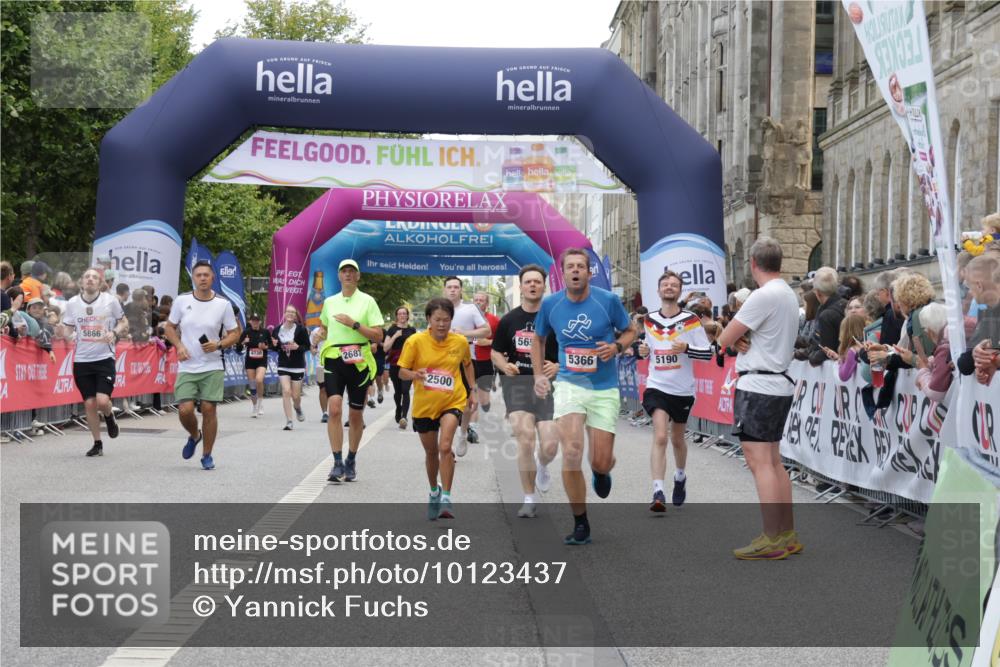 06.09.2026 - CURREX Alsterlauf Yannick Fuchs http://msf.ph/oto/10123437 06.09.2026 10:02:50 Ziel 2500, 2687, 5190, 5366, 5659, 5693, 5698, 5866, 6219, 8147, 8282, 8305 meine-sportfotos.de