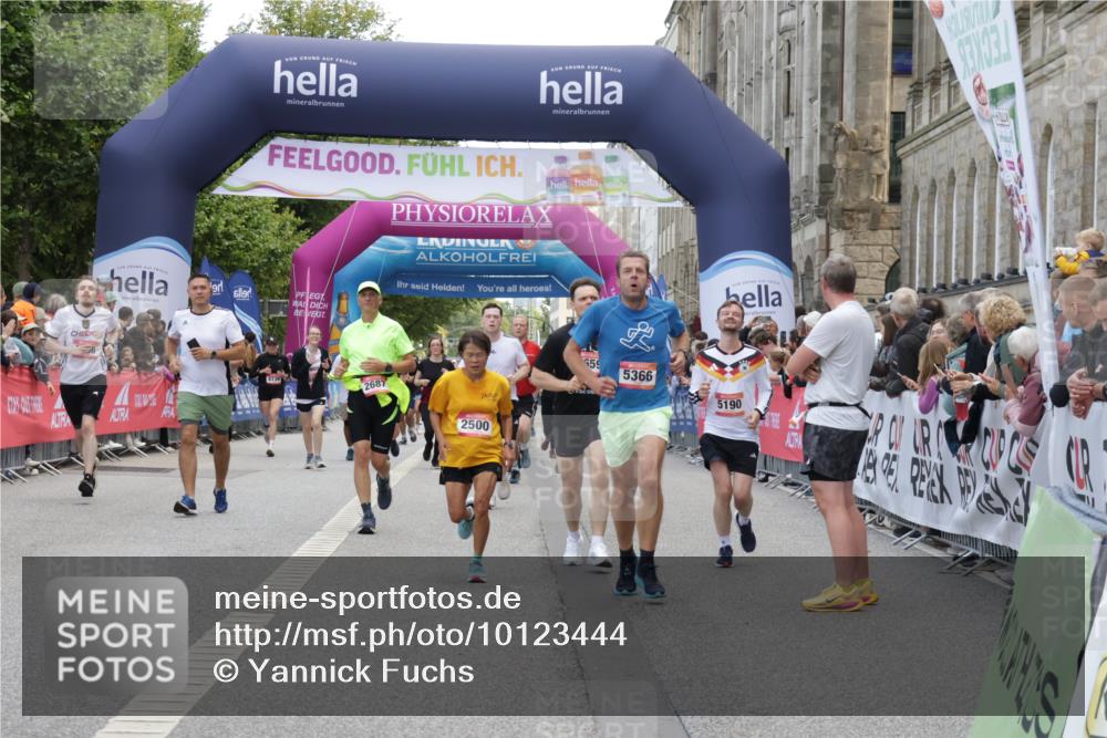 06.09.2026 - CURREX Alsterlauf Yannick Fuchs http://msf.ph/oto/10123444 06.09.2026 10:02:50 Ziel 2500, 2687, 5190, 5366, 5659, 5693, 5698, 5866, 6219, 8147, 8282, 8305 meine-sportfotos.de