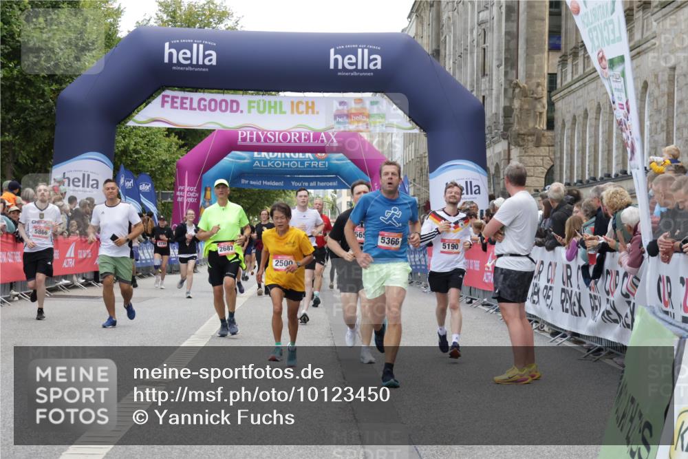 06.09.2026 - CURREX Alsterlauf Yannick Fuchs http://msf.ph/oto/10123450 06.09.2026 10:02:50 Ziel 2500, 2687, 5190, 5366, 5659, 5693, 5698, 5866, 6219, 8147, 8282, 8305 meine-sportfotos.de