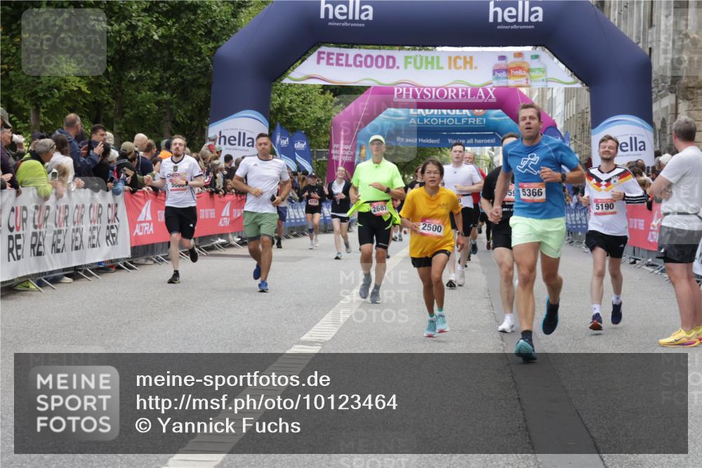 06.09.2026 - CURREX Alsterlauf Yannick Fuchs http://msf.ph/oto/10123464 06.09.2026 10:02:50 Ziel 2500, 2687, 5190, 5366, 5659, 5693, 5698, 5866, 6219, 8147, 8282, 8305 meine-sportfotos.de