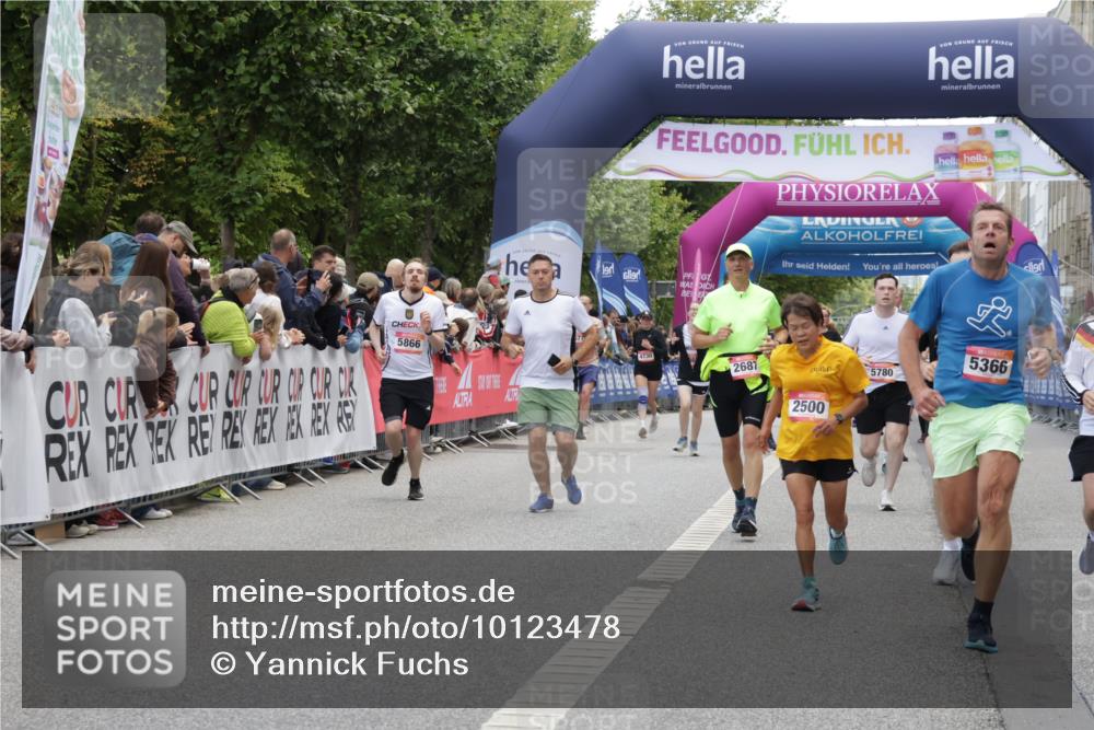 06.09.2026 - CURREX Alsterlauf Yannick Fuchs http://msf.ph/oto/10123478 06.09.2026 10:02:51 Ziel 2500, 2687, 5190, 5366, 5659, 5693, 5698, 5780, 5866, 6219, 8282, 8305 meine-sportfotos.de