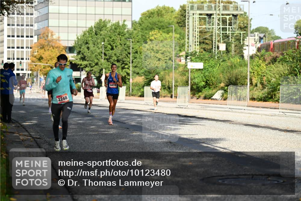 06.09.2026 - CURREX Alsterlauf Dr. Thomas Lammeyer http://msf.ph/oto/10123480 06.09.2026 09:39:44 Laufen 6419, 2248 meine-sportfotos.de