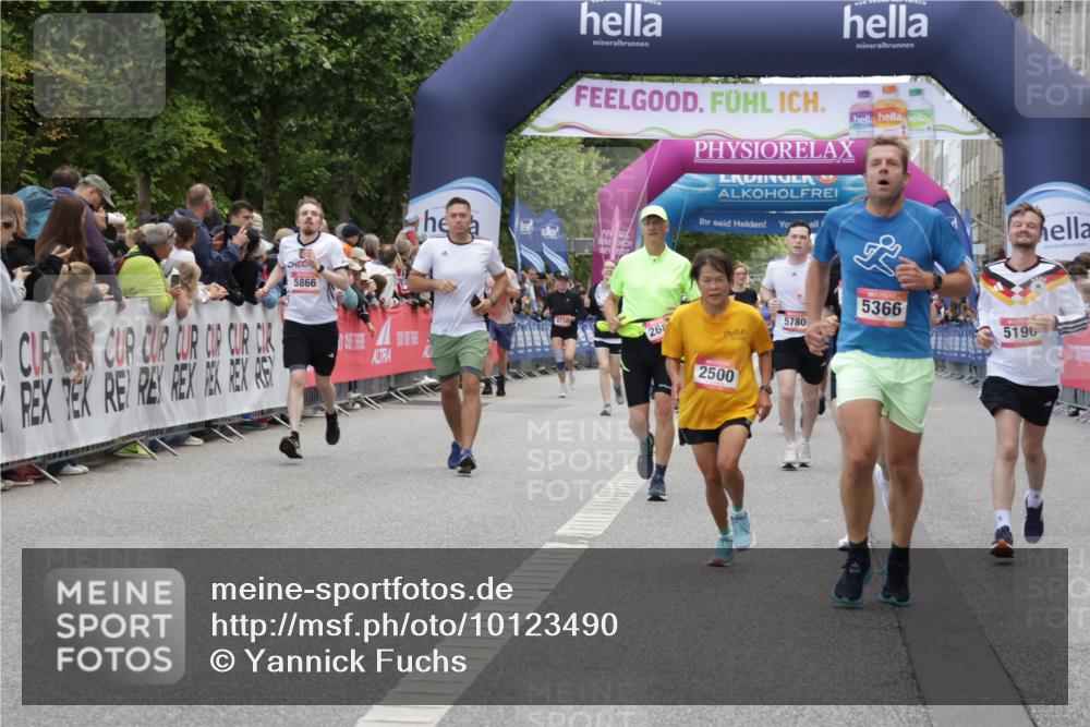 06.09.2026 - CURREX Alsterlauf Yannick Fuchs http://msf.ph/oto/10123490 06.09.2026 10:02:51 Ziel 2500, 2687, 5190, 5366, 5659, 5693, 5698, 5780, 5866, 6219, 8282, 8305 meine-sportfotos.de