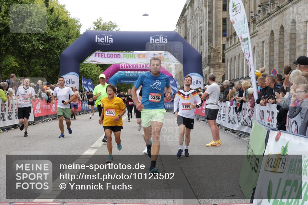 06.09.2026 - CURREX Alsterlauf Yannick Fuchs http://msf.ph/oto/10123502 06.09.2026 10:02:51 Ziel 2500, 2687, 5190, 5366, 5659, 5693, 5698, 5780, 5866, 6219, 8282, 8305 meine-sportfotos.de