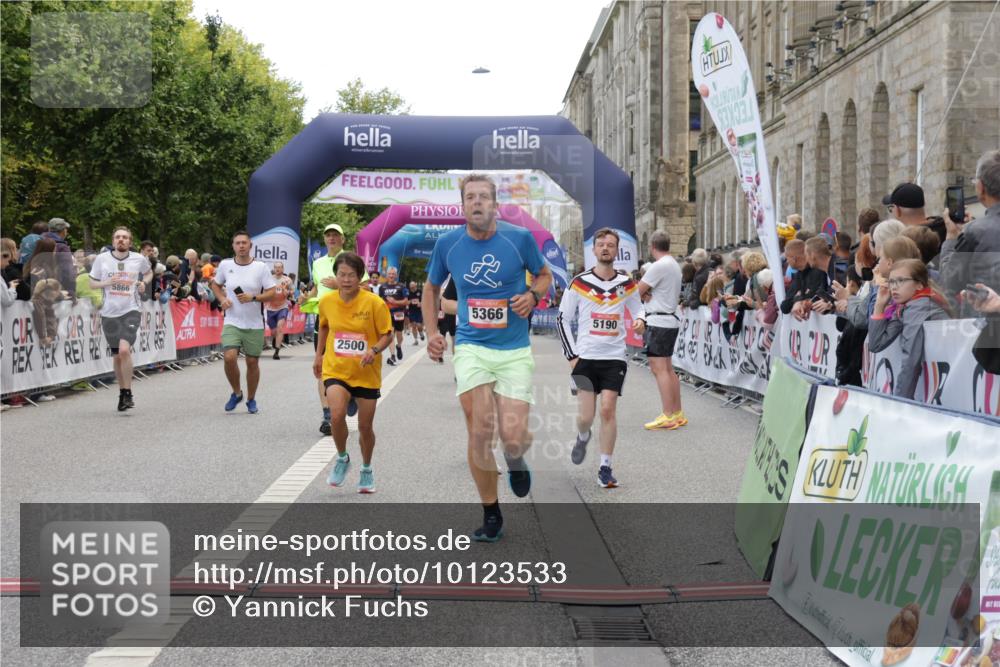 06.09.2026 - CURREX Alsterlauf Yannick Fuchs http://msf.ph/oto/10123533 06.09.2026 10:02:52 Ziel 2500, 2687, 5190, 5366, 5659, 5693, 5698, 5780, 5866, 6219, 6398, 8282, 8305 meine-sportfotos.de