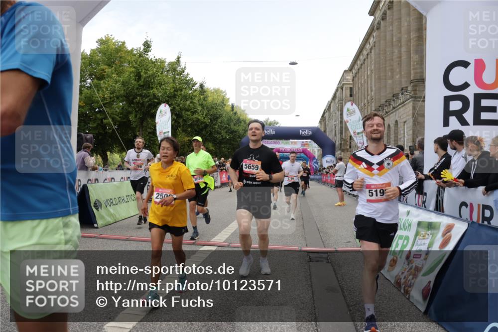 06.09.2026 - CURREX Alsterlauf Yannick Fuchs http://msf.ph/oto/10123571 06.09.2026 10:02:54 Ziel 2500, 2687, 4474, 4475, 5190, 5366, 5659, 5771, 5780, 5865, 5866, 6398, 8282 meine-sportfotos.de