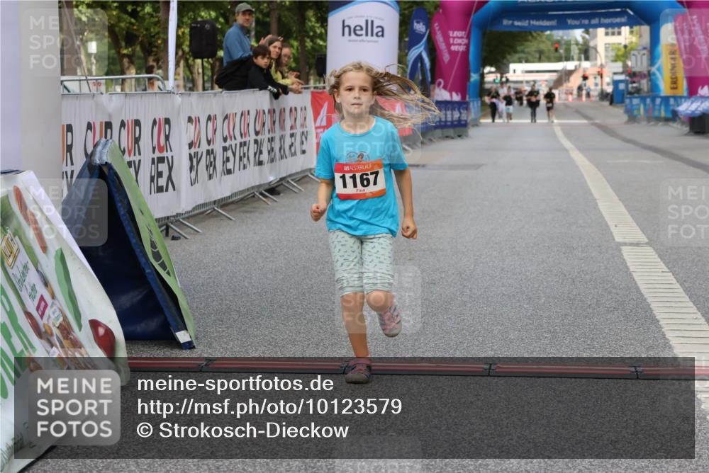 06.09.2026 - CURREX Alsterlauf Strokosch-Dieckow http://msf.ph/oto/10123579 06.09.2026 12:11:07 Ziel 1167, 1168 meine-sportfotos.de