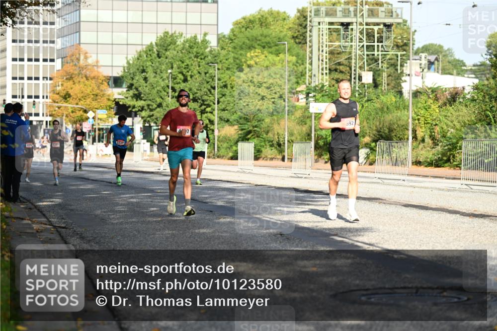 06.09.2026 - CURREX Alsterlauf Dr. Thomas Lammeyer http://msf.ph/oto/10123580 06.09.2026 09:39:54 Laufen 6376, 6381, 2729, 592 meine-sportfotos.de
