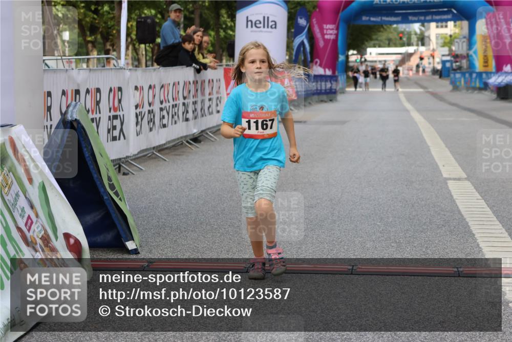 06.09.2026 - CURREX Alsterlauf Strokosch-Dieckow http://msf.ph/oto/10123587 06.09.2026 12:11:07 Ziel 1167, 1168 meine-sportfotos.de