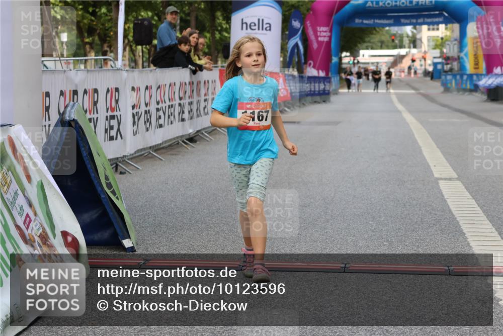 06.09.2026 - CURREX Alsterlauf Strokosch-Dieckow http://msf.ph/oto/10123596 06.09.2026 12:11:07 Ziel 1167, 1168 meine-sportfotos.de