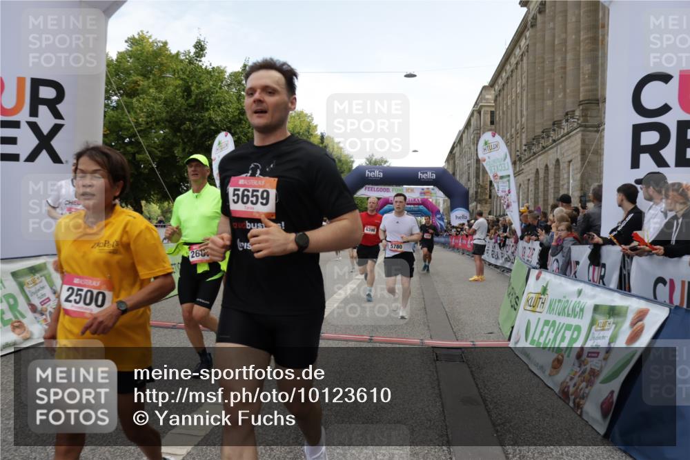 06.09.2026 - CURREX Alsterlauf Yannick Fuchs http://msf.ph/oto/10123610 06.09.2026 10:02:55 Ziel 2500, 2687, 3338, 3909, 4474, 4475, 4730, 5190, 5366, 5659, 5771, 5780, 5865, 5866, 6398, 8282 meine-sportfotos.de