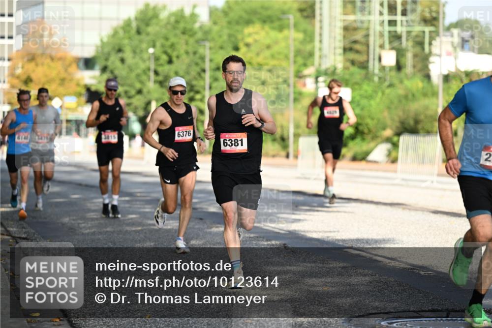 06.09.2026 - CURREX Alsterlauf Dr. Thomas Lammeyer http://msf.ph/oto/10123614 06.09.2026 09:40:01 Laufen 6376, 6381, 2 meine-sportfotos.de