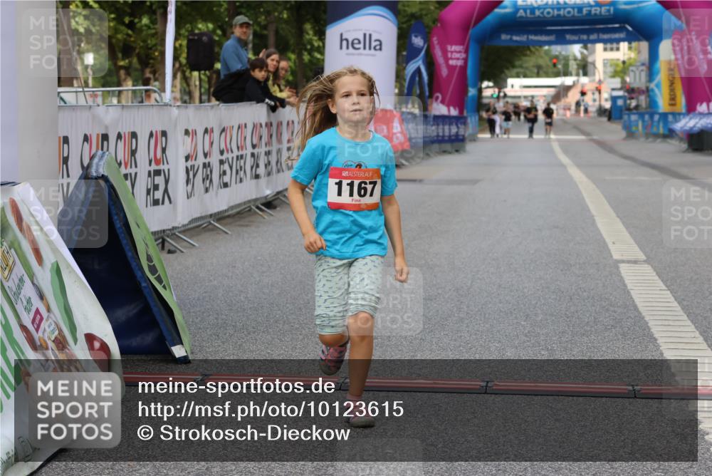 06.09.2026 - CURREX Alsterlauf Strokosch-Dieckow http://msf.ph/oto/10123615 06.09.2026 12:11:07 Ziel 1167, 1168 meine-sportfotos.de