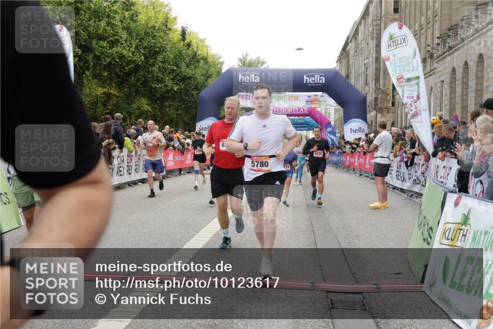 06.09.2026 - CURREX Alsterlauf Yannick Fuchs http://msf.ph/oto/10123617 06.09.2026 10:02:55 Ziel 2500, 2687, 3338, 3909, 4474, 4475, 4730, 5190, 5366, 5659, 5771, 5780, 5865, 5866, 6398, 8282 meine-sportfotos.de