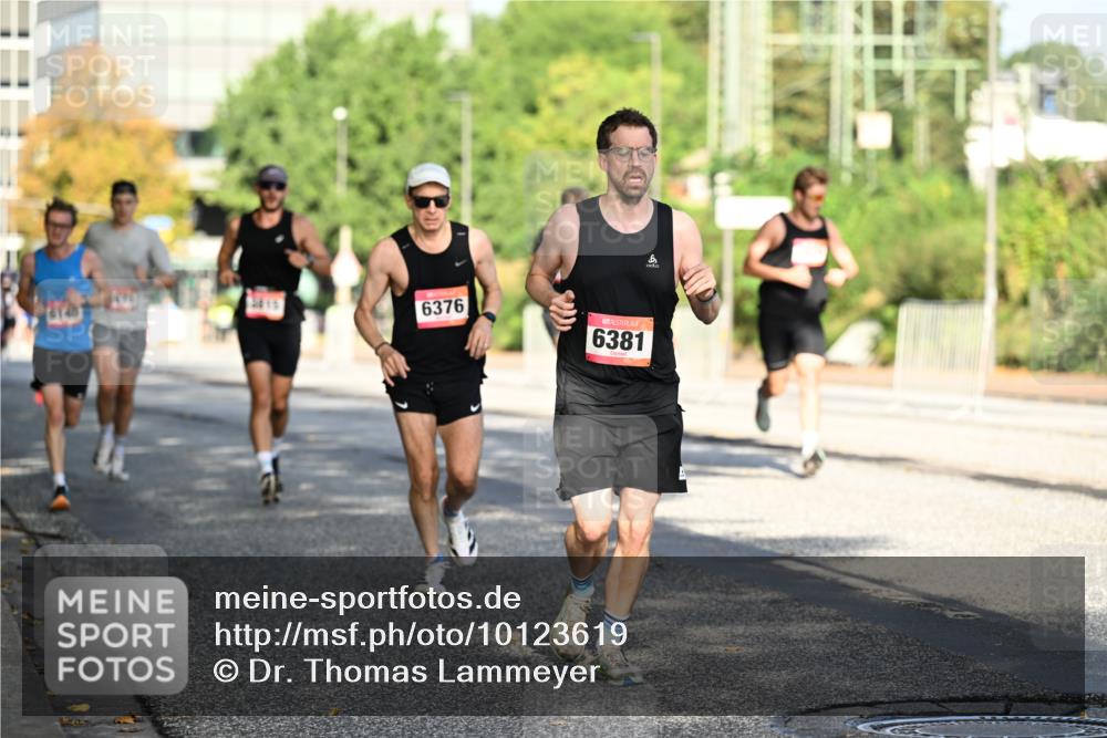 06.09.2026 - CURREX Alsterlauf Dr. Thomas Lammeyer http://msf.ph/oto/10123619 06.09.2026 09:40:01 Laufen 6376, 6381 meine-sportfotos.de