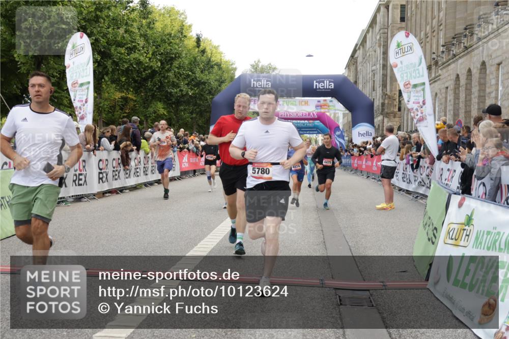 06.09.2026 - CURREX Alsterlauf Yannick Fuchs http://msf.ph/oto/10123624 06.09.2026 10:02:56 Ziel 2500, 2687, 3338, 3721, 3909, 4345, 4348, 4474, 4475, 4730, 5190, 5366, 5465, 5659, 5771, 5780, 5865, 5866, 6398, 8282 meine-sportfotos.de