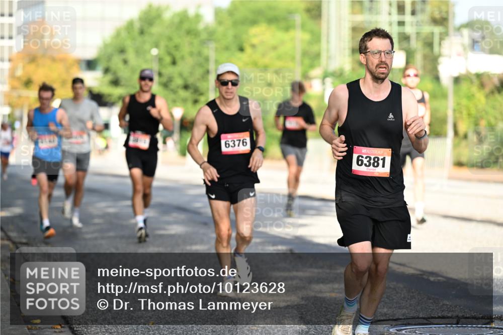 06.09.2026 - CURREX Alsterlauf Dr. Thomas Lammeyer http://msf.ph/oto/10123628 06.09.2026 09:40:02 Laufen 6376, 6381 meine-sportfotos.de