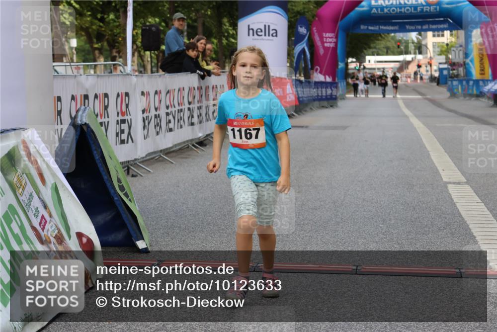 06.09.2026 - CURREX Alsterlauf Strokosch-Dieckow http://msf.ph/oto/10123633 06.09.2026 12:11:07 Ziel 1167, 1168 meine-sportfotos.de