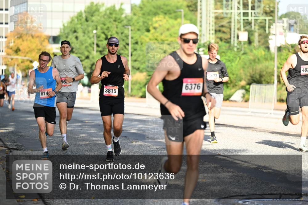 06.09.2026 - CURREX Alsterlauf Dr. Thomas Lammeyer http://msf.ph/oto/10123636 06.09.2026 09:40:03 Laufen 614, 56, 3815, 6376, 5173, 482 meine-sportfotos.de