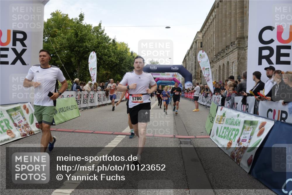 06.09.2026 - CURREX Alsterlauf Yannick Fuchs http://msf.ph/oto/10123652 06.09.2026 10:02:56 Ziel 2500, 2687, 3338, 3721, 3909, 4345, 4348, 4474, 4475, 4730, 5190, 5366, 5465, 5659, 5771, 5780, 5865, 5866, 6398, 8282 meine-sportfotos.de