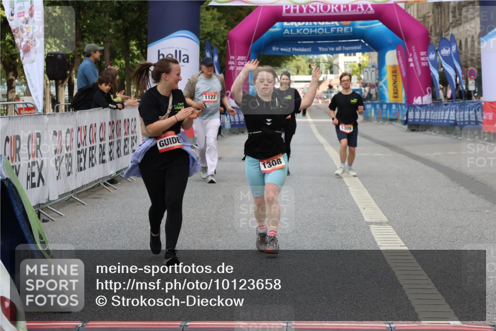06.09.2026 - CURREX Alsterlauf Strokosch-Dieckow http://msf.ph/oto/10123658 06.09.2026 12:11:45 Ziel 1308, 1309 meine-sportfotos.de