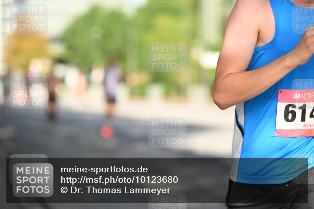 06.09.2026 - CURREX Alsterlauf Dr. Thomas Lammeyer http://msf.ph/oto/10123680 06.09.2026 09:40:07 Laufen 614 meine-sportfotos.de