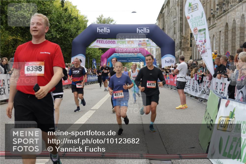 06.09.2026 - CURREX Alsterlauf Yannick Fuchs http://msf.ph/oto/10123682 06.09.2026 10:02:57 Ziel 2500, 2687, 3338, 3721, 3909, 4345, 4348, 4474, 4475, 4730, 5190, 5366, 5465, 5659, 5771, 5780, 5865, 5866, 6398, 8282 meine-sportfotos.de