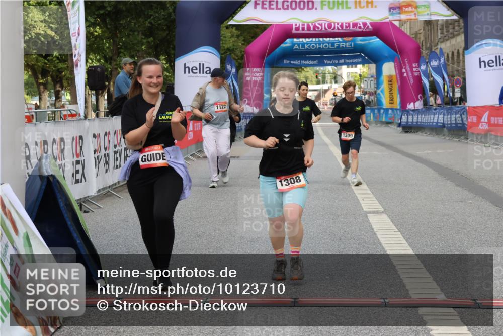 06.09.2026 - CURREX Alsterlauf Strokosch-Dieckow http://msf.ph/oto/10123710 06.09.2026 12:11:46 Ziel 1308, 1309 meine-sportfotos.de