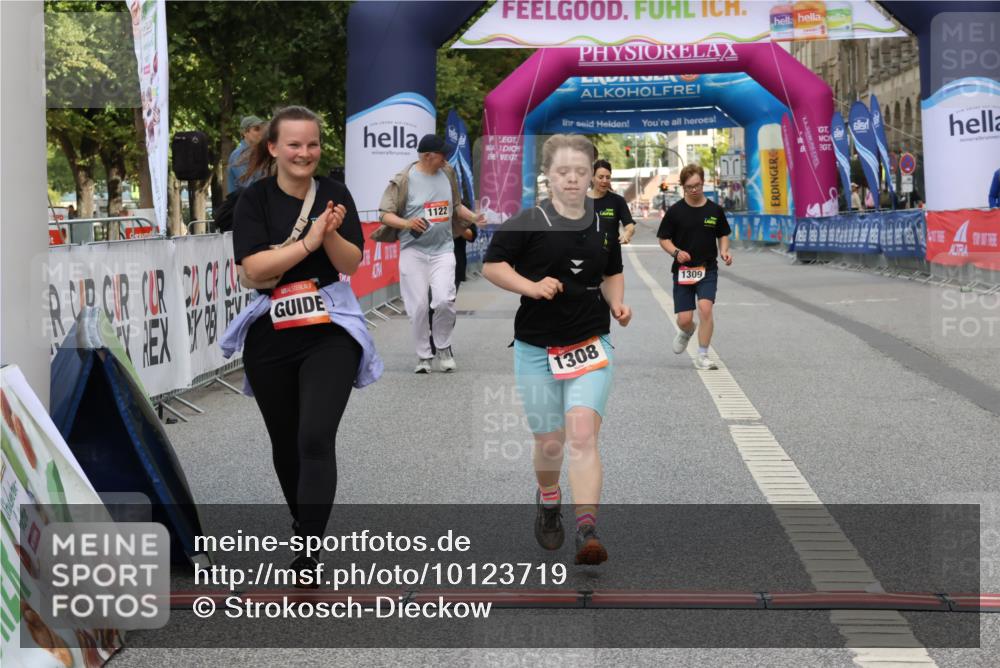 06.09.2026 - CURREX Alsterlauf Strokosch-Dieckow http://msf.ph/oto/10123719 06.09.2026 12:11:46 Ziel 1308, 1309 meine-sportfotos.de