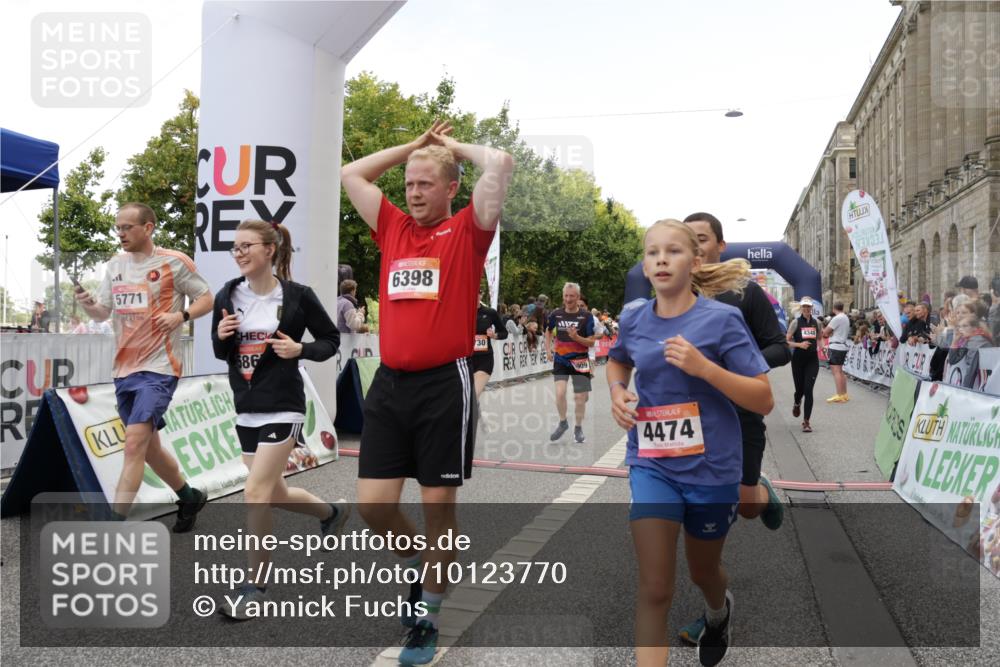 06.09.2026 - CURREX Alsterlauf Yannick Fuchs http://msf.ph/oto/10123770 06.09.2026 10:02:59 Ziel 2500, 2687, 3338, 3721, 3909, 4345, 4348, 4474, 4475, 4730, 5190, 5366, 5465, 5659, 5771, 5780, 5865, 5866, 5903, 6046, 6398 meine-sportfotos.de