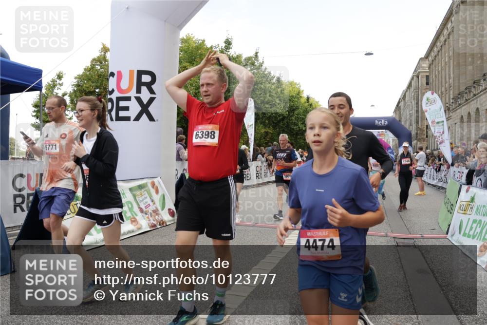 06.09.2026 - CURREX Alsterlauf Yannick Fuchs http://msf.ph/oto/10123777 06.09.2026 10:02:59 Ziel 2500, 2687, 3338, 3721, 3909, 4345, 4348, 4474, 4475, 4730, 5190, 5366, 5465, 5659, 5771, 5780, 5865, 5866, 5903, 6046, 6398 meine-sportfotos.de