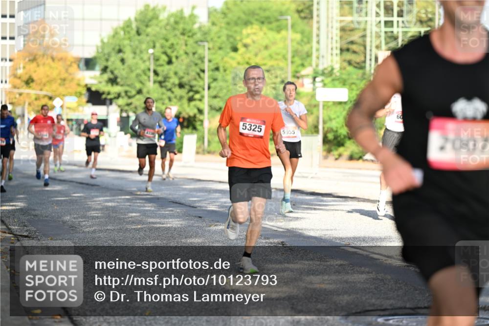 06.09.2026 - CURREX Alsterlauf Dr. Thomas Lammeyer http://msf.ph/oto/10123793 06.09.2026 09:40:20 Laufen 5325, 5955, 60, 2007 meine-sportfotos.de