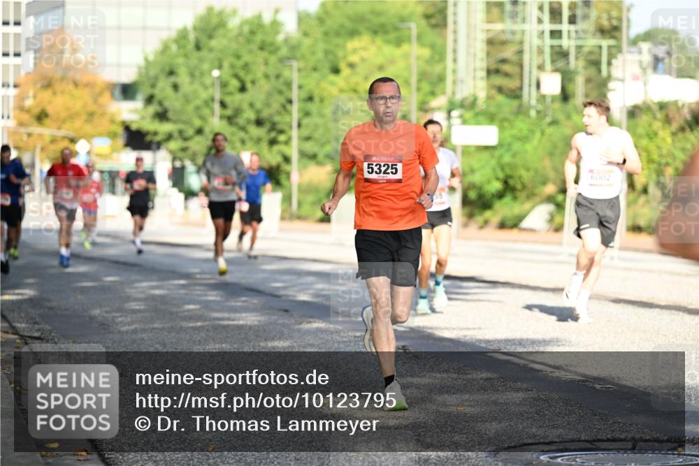 06.09.2026 - CURREX Alsterlauf Dr. Thomas Lammeyer http://msf.ph/oto/10123795 06.09.2026 09:40:21 Laufen 5325, 6002 meine-sportfotos.de