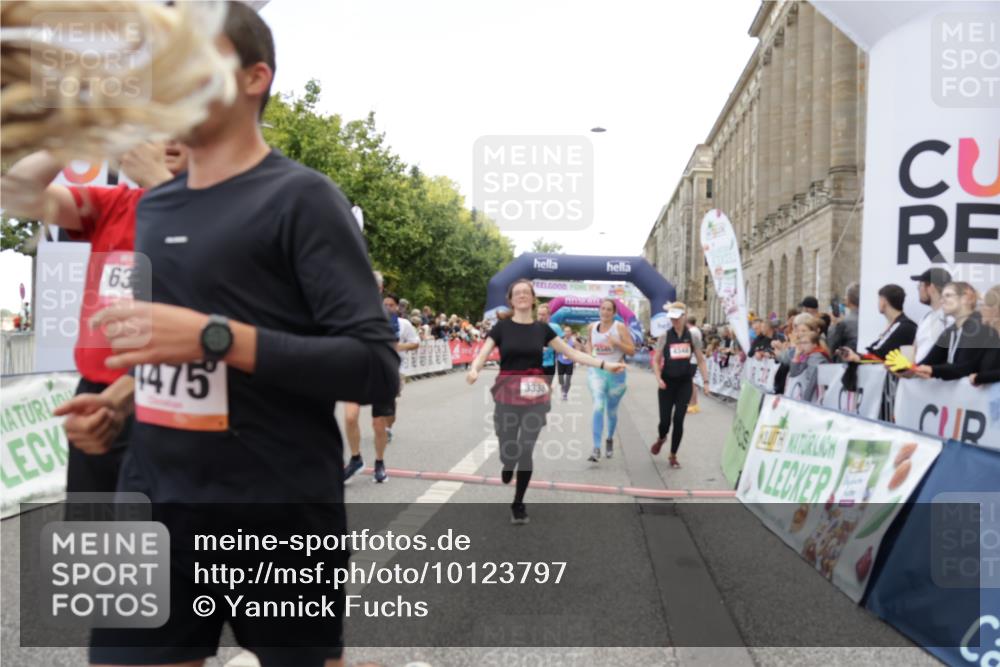 06.09.2026 - CURREX Alsterlauf Yannick Fuchs http://msf.ph/oto/10123797 06.09.2026 10:03:00 Ziel 2500, 2687, 3338, 3721, 3909, 4345, 4348, 4474, 4475, 4730, 4922, 5190, 5366, 5465, 5659, 5771, 5780, 5865, 5866, 5903, 6046, 6049, 6398, 8100 meine-sportfotos.de