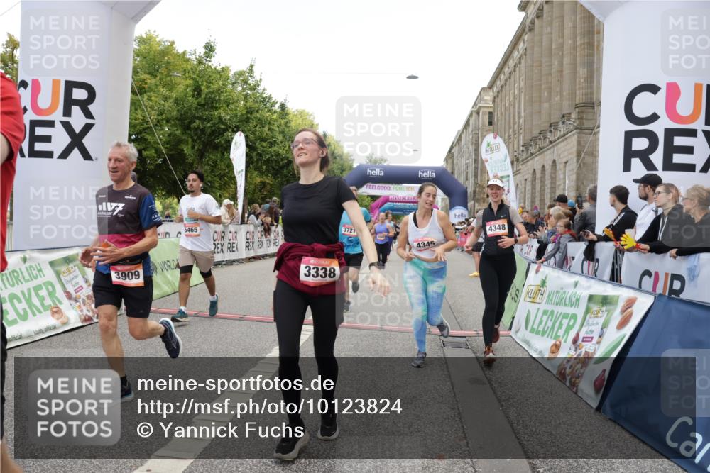 06.09.2026 - CURREX Alsterlauf Yannick Fuchs http://msf.ph/oto/10123824 06.09.2026 10:03:01 Ziel 2687, 3096, 3338, 3721, 3909, 4345, 4348, 4474, 4475, 4730, 4922, 5190, 5465, 5659, 5771, 5780, 5865, 5866, 5903, 6046, 6049, 6398, 8100 meine-sportfotos.de