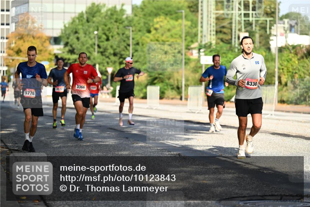 06.09.2026 - CURREX Alsterlauf Dr. Thomas Lammeyer http://msf.ph/oto/10123843 06.09.2026 09:40:25 Laufen 5776, 3572, 3366, 8330 meine-sportfotos.de
