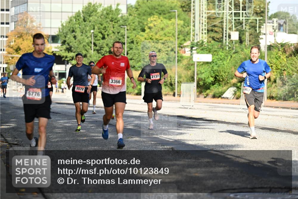06.09.2026 - CURREX Alsterlauf Dr. Thomas Lammeyer http://msf.ph/oto/10123849 06.09.2026 09:40:26 Laufen 5776, 3572, 3366, 2137, 963 meine-sportfotos.de