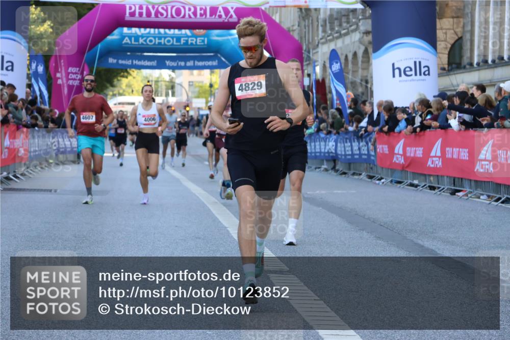 06.09.2026 - CURREX Alsterlauf Strokosch-Dieckow http://msf.ph/oto/10123852 06.09.2026 09:42:37 Ziel 2248, 3692, 4006, 4607, 4829, 5173, 5464, 5811, 6472 meine-sportfotos.de