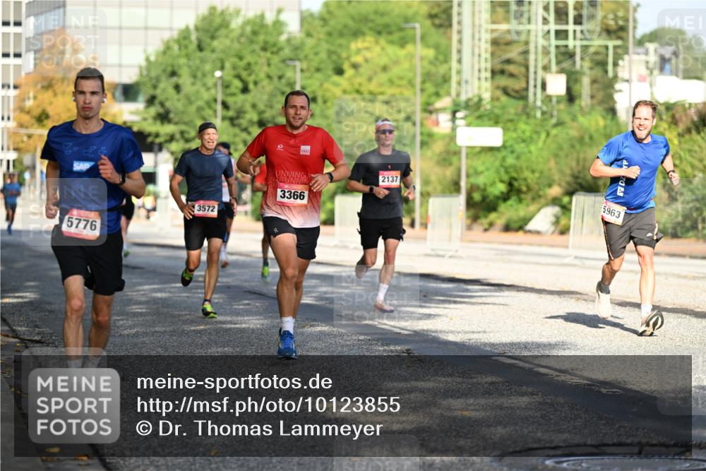 06.09.2026 - CURREX Alsterlauf Dr. Thomas Lammeyer http://msf.ph/oto/10123855 06.09.2026 09:40:27 Laufen 5776, 3572, 3366, 2137, 5963 meine-sportfotos.de