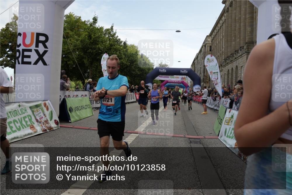 06.09.2026 - CURREX Alsterlauf Yannick Fuchs http://msf.ph/oto/10123858 06.09.2026 10:03:02 Ziel 2687, 3096, 3338, 3721, 3909, 4345, 4348, 4474, 4475, 4730, 4922, 5465, 5771, 5780, 5865, 5866, 5903, 6046, 6049, 6379, 6398, 8100 meine-sportfotos.de