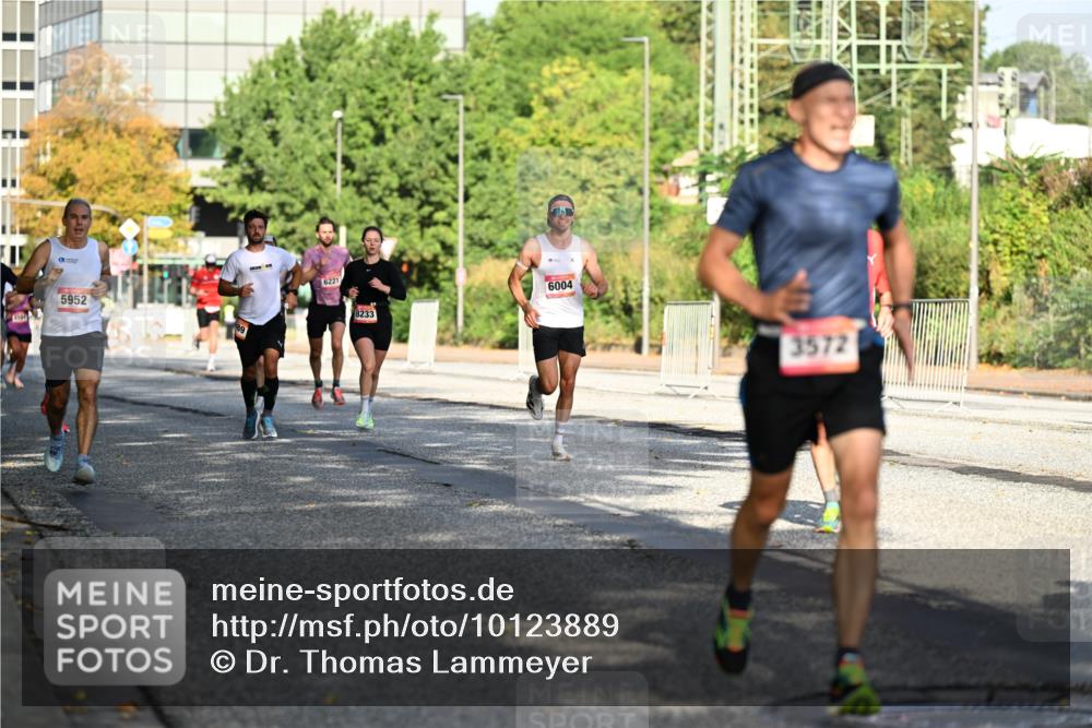 06.09.2026 - CURREX Alsterlauf Dr. Thomas Lammeyer http://msf.ph/oto/10123889 06.09.2026 09:40:30 Laufen 5952, 6221, 8233, 6004, 3572 meine-sportfotos.de
