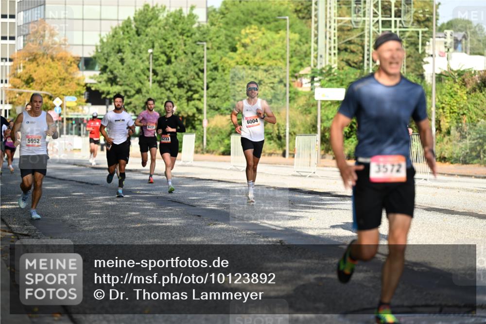 06.09.2026 - CURREX Alsterlauf Dr. Thomas Lammeyer http://msf.ph/oto/10123892 06.09.2026 09:40:30 Laufen 5952, 6221, 8233, 6004, 3572 meine-sportfotos.de